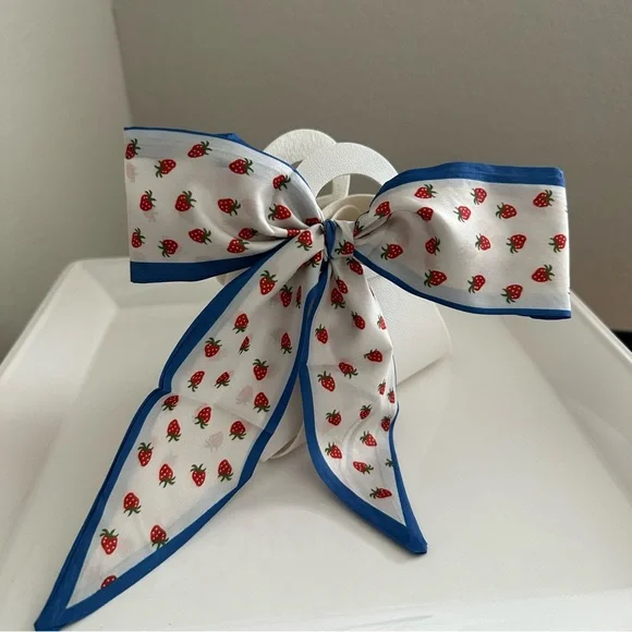 3/$20 Purse Handbag Twilly Scarf Strawberry Print NWOT - Picture 5 of 8